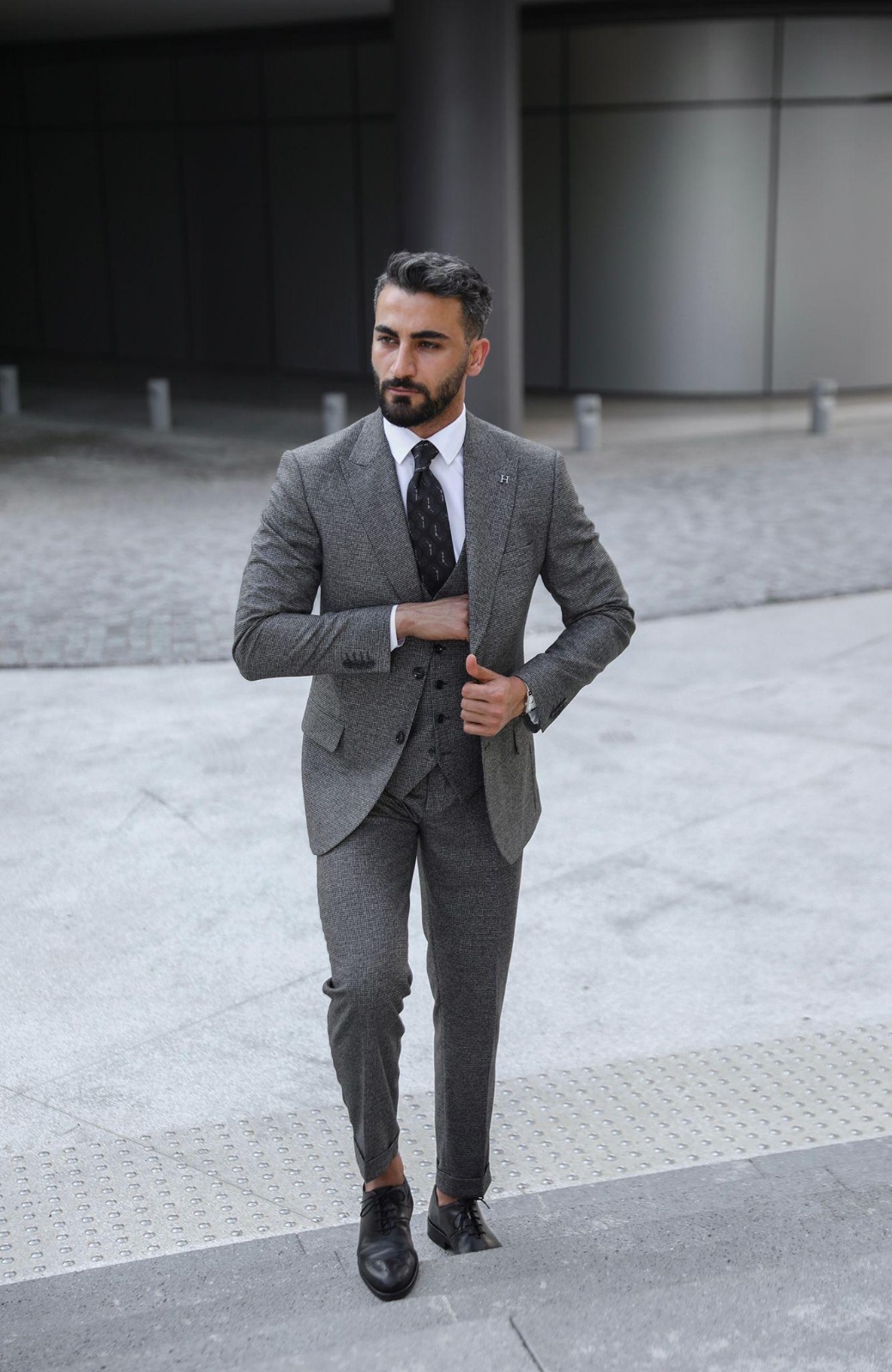 The Process Behind Creating Men’s Bespoke Suits